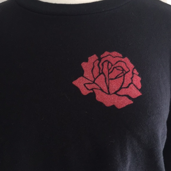 FASHION NOVA CROP TOP W/ ROSE FLOWER SIZE 1X - Picture 2 of 7
